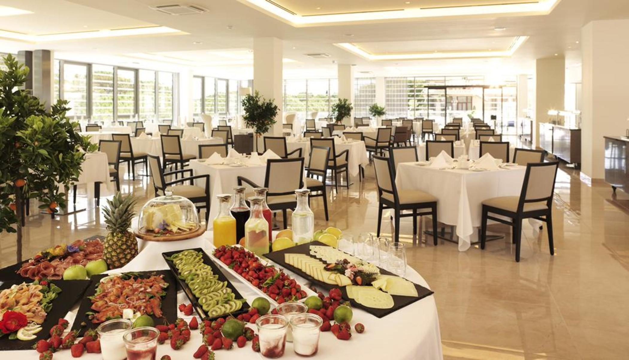 Hotel Slovenija - Terme & Wellness Lifeclass Portorose Esterno foto A buffet at a hotel