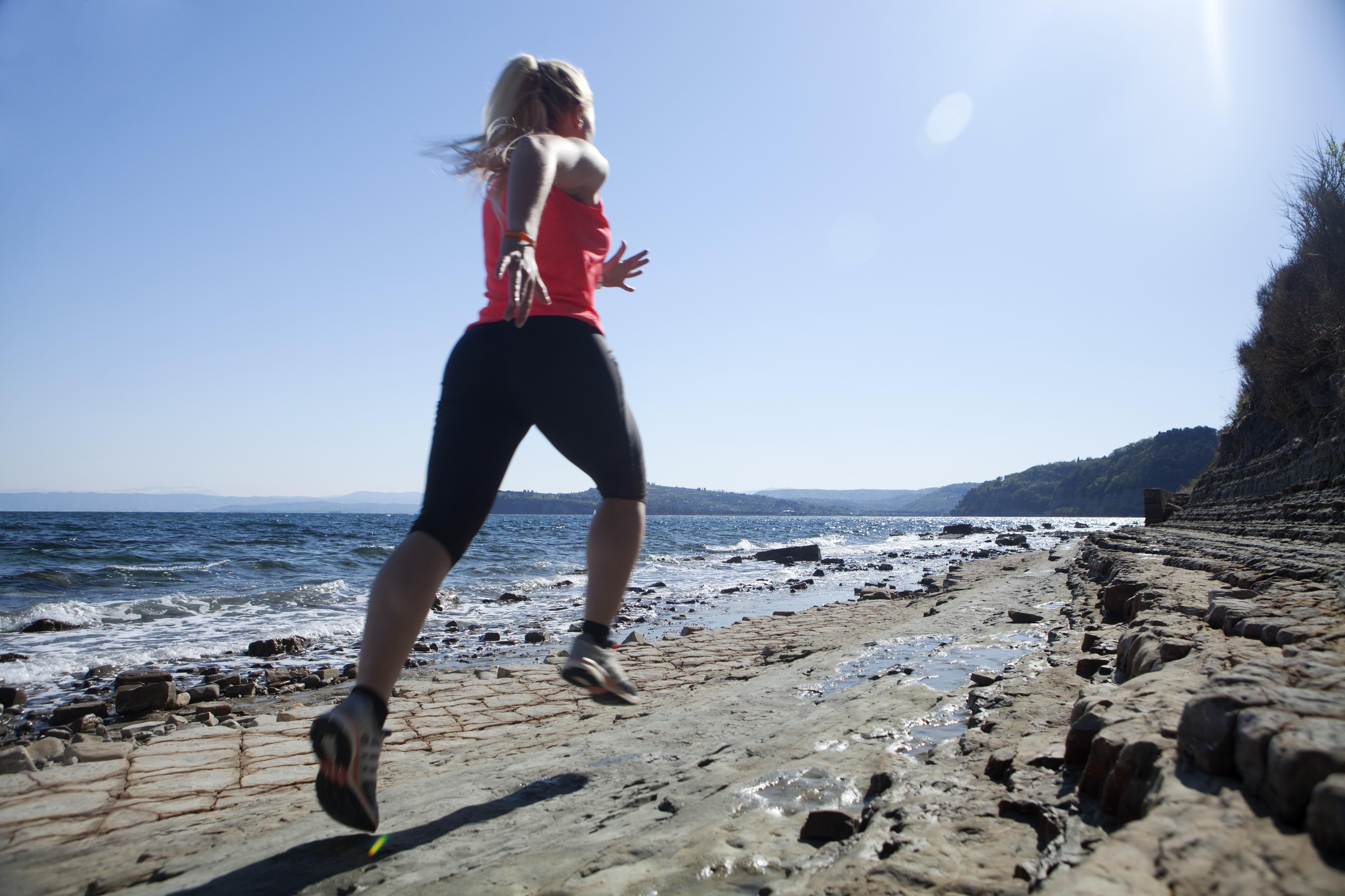Hotel Slovenija - Terme & Wellness Lifeclass Portorose Esterno foto A woman trail running
