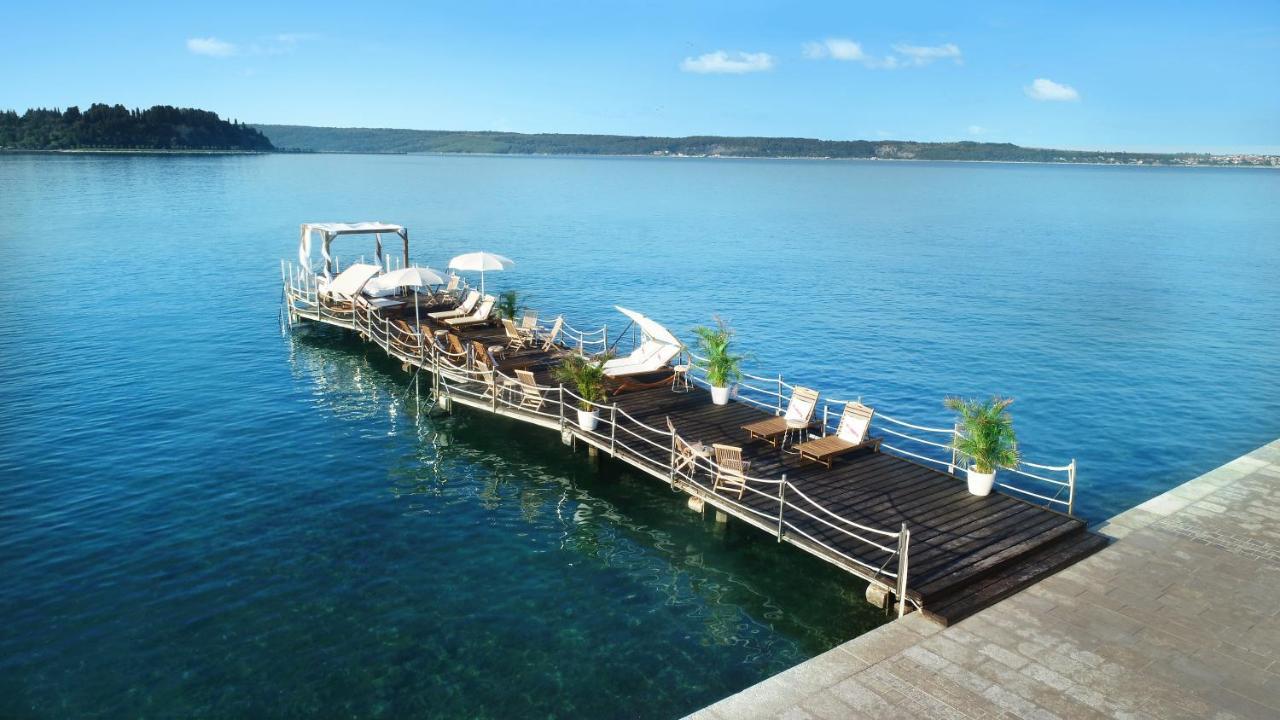 Hotel Slovenija - Terme & Wellness Lifeclass Portorose Esterno foto The floating restaurant "La Perla"