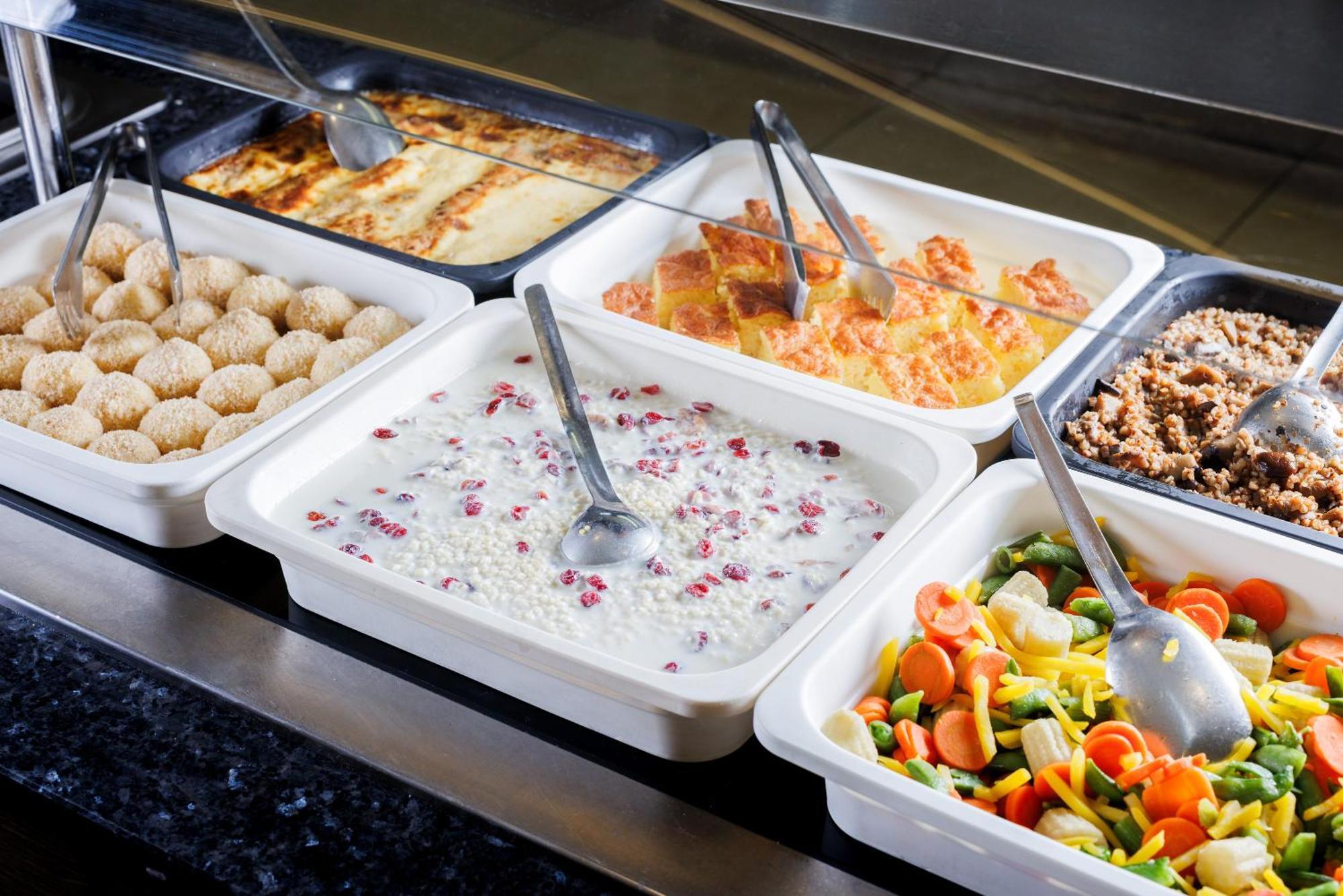 Hotel Slovenija - Terme & Wellness Lifeclass Portorose Esterno foto A selection of dishes at a buffet
